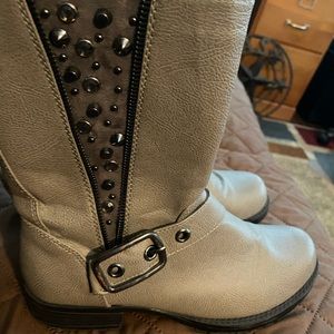 Grey Sz 8 women’s boots